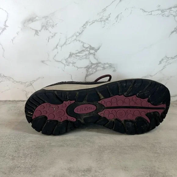 TAOS, Women's Motion Suede Walking Burgundy/Black Sneakers, US Women's 7.5 - Picture 6 of 7